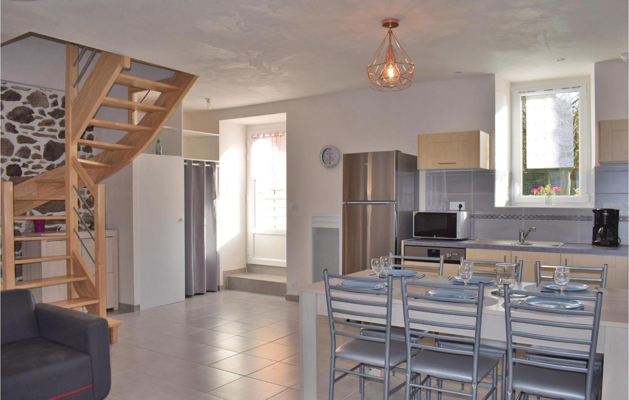 Gorgeous Home In Saint Alban With Kitchen Екстер'єр фото